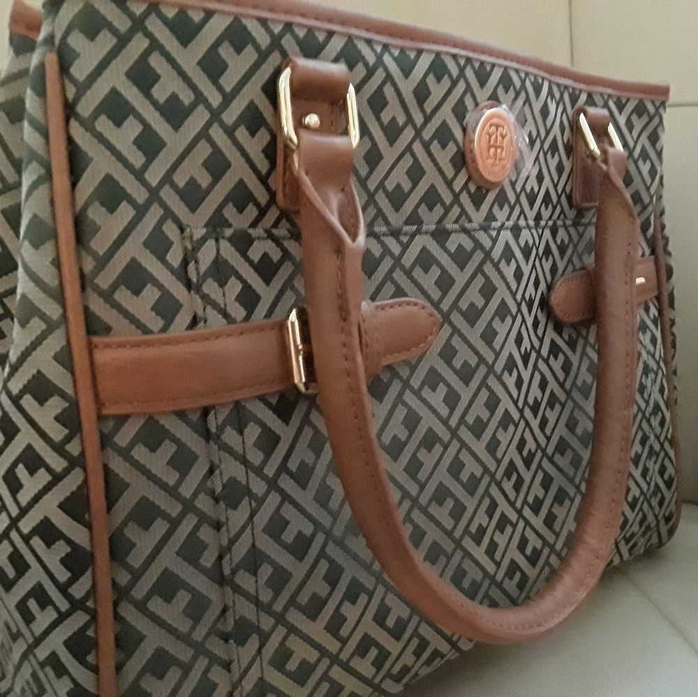Tommy Hilfiger Handbag (New with a tag) - Picture 2 of 5